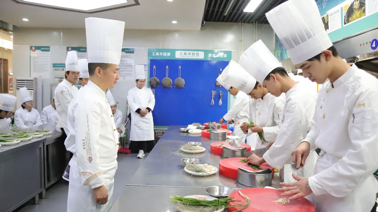 毕九彪总厨不仅详细讲解了选材